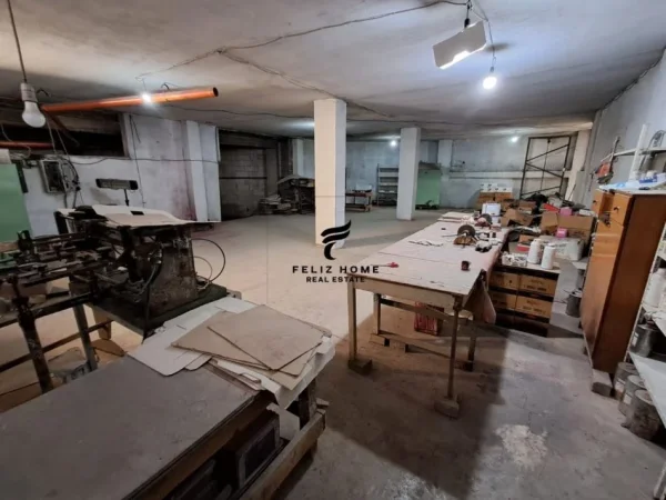 Tirane, jepet me qera ambjent biznesi Kati 0, 1.000 m² 3.800 € (DON BOSKO)