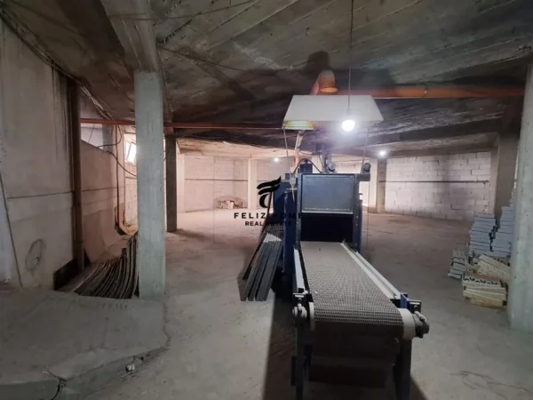 Tirane, jepet me qera ambjent biznesi Kati 0, 1.000 m² 3.800 € (DON BOSKO)