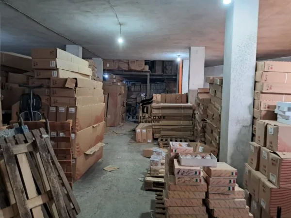 Tirane, jepet me qera ambjent biznesi Kati 0, 1.000 m² 3.800 € (DON BOSKO)