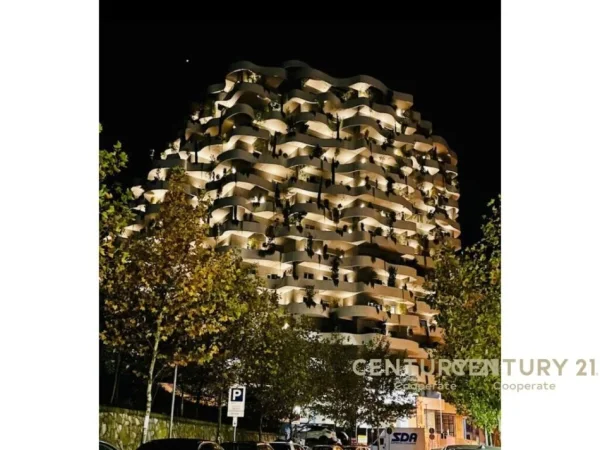 Tirane, shes apartament 3+1+2+ POST PARKIMI  , 264 m² 1.100.000 € (Lion Park, Rruga Elbasanit)