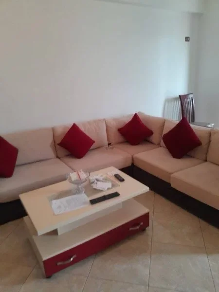 Tirane, jepet me qera apartament 2+1+Ballkon Kati 2, 93 m² 600 € (DELIJORGJI)