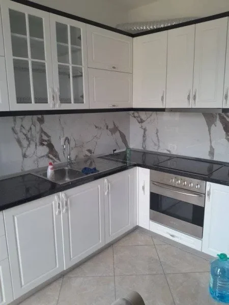 Tirane, jepet me qera apartament 2+1+Ballkon Kati 2, 93 m² 600 € (DELIJORGJI)