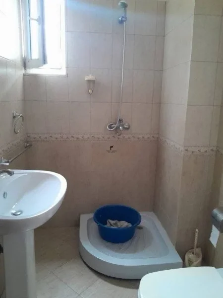 Tirane, jepet me qera apartament 2+1+Ballkon Kati 2, 93 m² 600 € (DELIJORGJI)