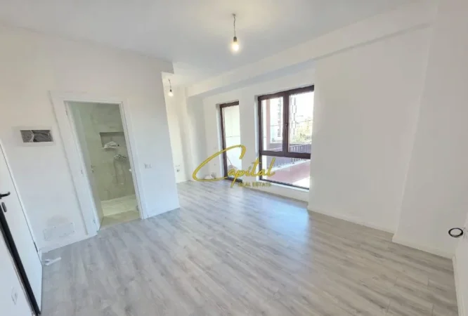 Tirane, jepet me qera zyre Kati 1, 500 m² 500 € (MYSLYM SHYRI)