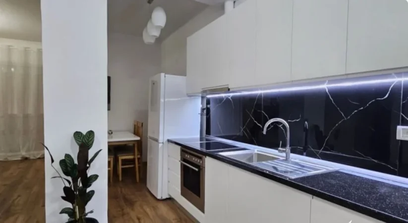 Tirane, jepet me qera apartament 2+1+Ballkon Kati 2, 93 m² 600 € (KODRA E DIELLIT)