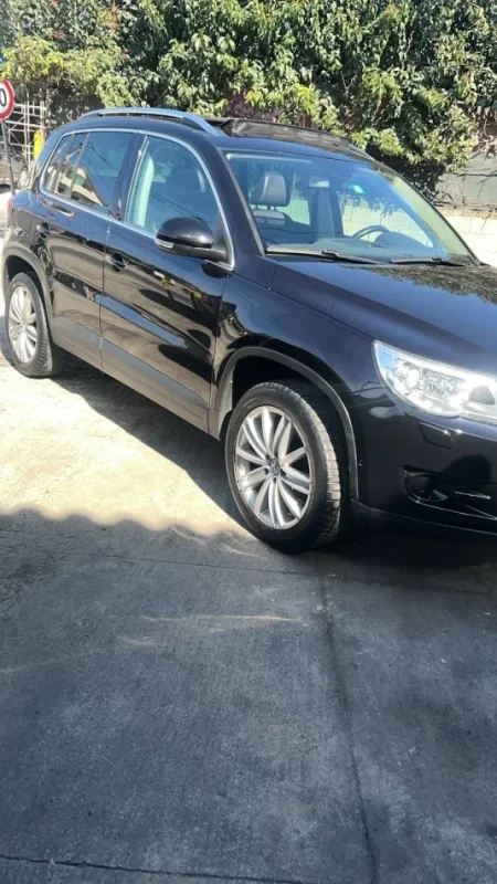 Tirane, shes makine Tiguan Nafte, e zeze automatik 195000 km 7.500 €