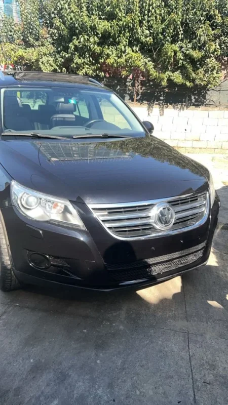 Tirane, shes makine Tiguan Nafte, e zeze automatik 195000 km 7.500 €