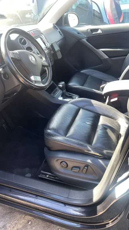 Tirane, shes makine Tiguan Nafte, e zeze automatik 195000 km 7.500 €