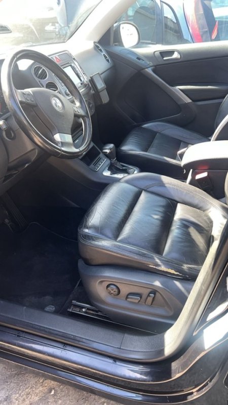 Tirane, shes makine Tiguan Nafte, e zeze automatik 195000 km 7.500 €