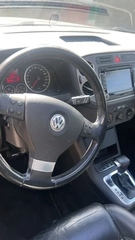 Tirane, shes makine Tiguan Nafte, e zeze automatik 195000 km 7.500 €