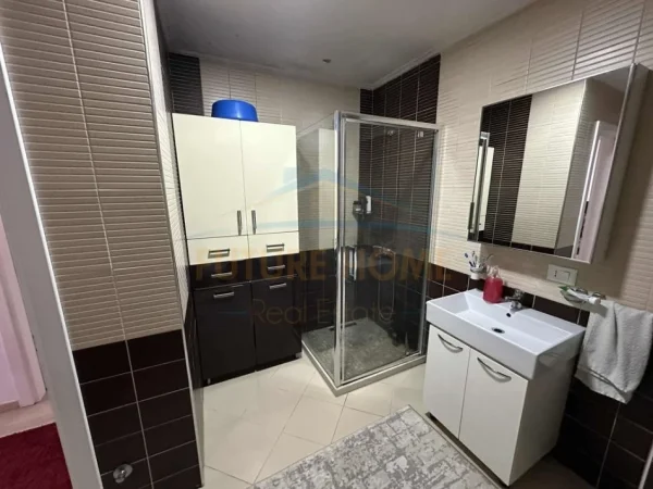 Tirane, jepet me qera 2+1 Kati 3, 95 m² 550 € (Unaza e re)