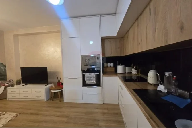 Tirane, jepet me qera apartament 2+1+Ballkon , 85 m² 600 € (5 Maji)