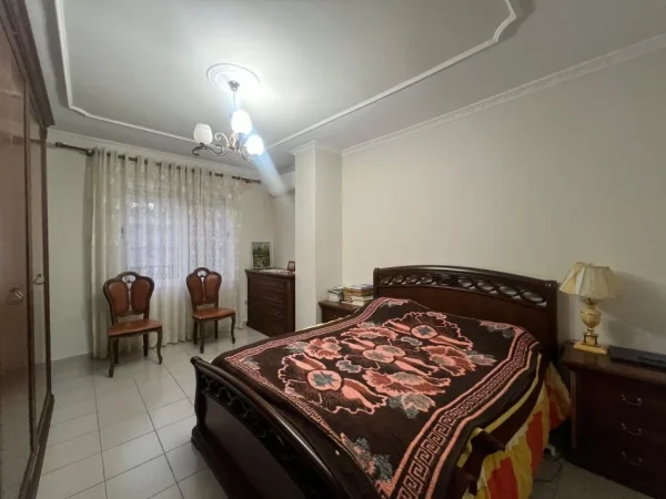 Tirane, shes apartament 3+1+Aneks+Ballkon Kati 4, 144 m² 288.000 € (Komuna Parisit , Lulishtja)