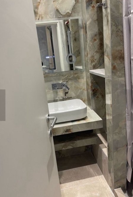 Tirane, jepet me qera garsonier 1+1 Kati 3, 300 m² 300 € (YZBERISHT)