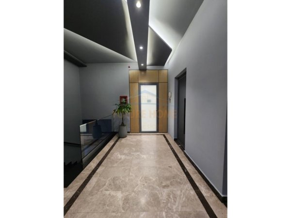 Tirane, jepet me qera Kati 2, 40 m² 450 € (MYSLIM SHYRI)