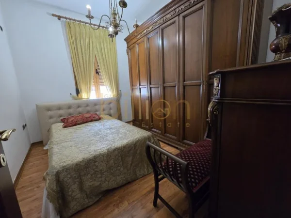 Tirane, shitet Vile 2 Katshe , 210 m² 500.000 € (Rruga Islam Alla, Tirana, Albania)