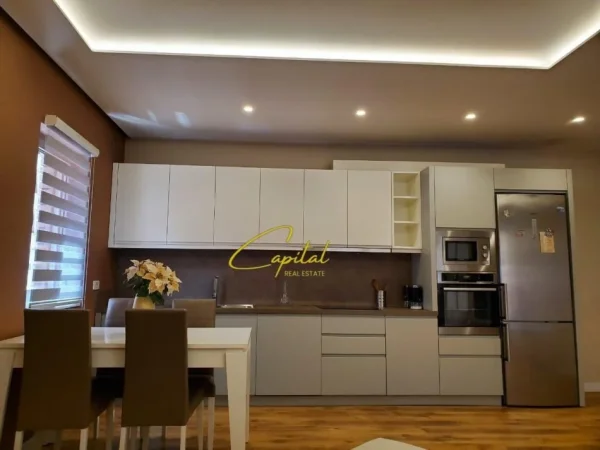 Tirane, jepet me qera apartament 2+1 Kati 4, 130 m² 1.100 € (KOMPLEKSI DELIJORGJI)