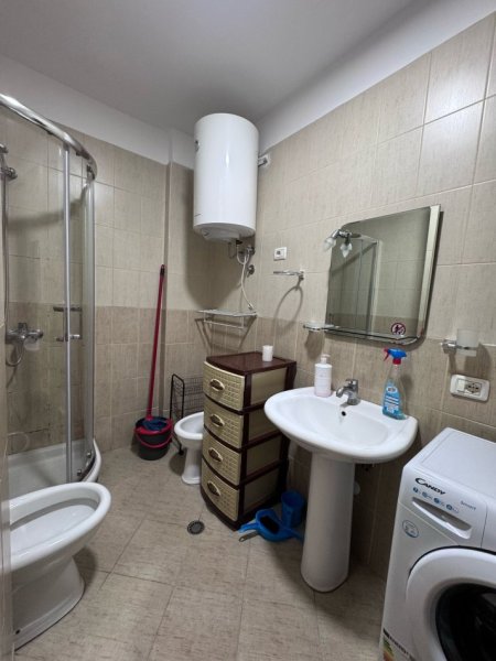 Tirane, jepet me qera apartament 1+1+Ballkon Kati 4, 68 m² 500 € (Kryqezimi i Selvise prane Black Diamond Hotel ( rruga Siri Kodra))