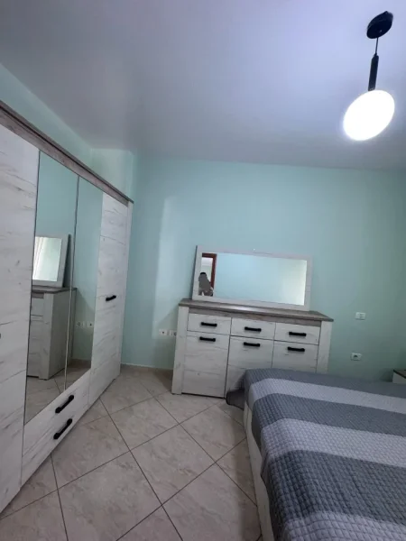 Tirane, jepet me qera apartament 1+1+Ballkon Kati 4, 68 m² 500 € (Kryqezimi i Selvise prane Black Diamond Hotel ( rruga Siri Kodra))
