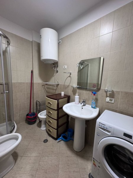 Tirane, jepet me qera apartament 1+1+Ballkon Kati 4, 68 m² 500 € (Kryqezimi i Selvise prane Black Diamond Hotel ( rruga Siri Kodra))