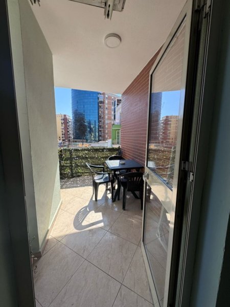 Tirane, jepet me qera apartament 1+1+Ballkon Kati 4, 68 m² 500 € (Kryqezimi i Selvise prane Black Diamond Hotel ( rruga Siri Kodra))