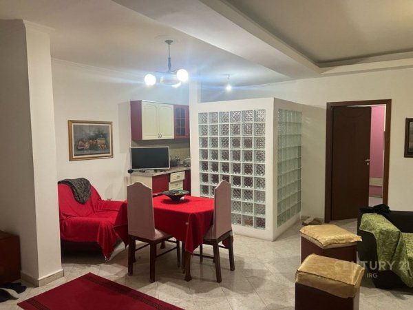 Tirane, shes apartament 4+1+Aneks+Ballkon Kati 2, 130 m² 237.000 € (21 dhjetori)