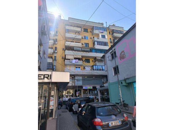 Tirane, shes apartament 4+1+Aneks+Ballkon Kati 2, 130 m² 237.000 € (21 dhjetori)