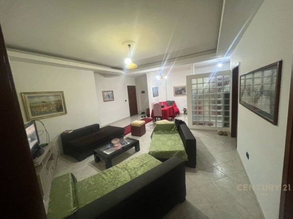 Tirane, shes apartament 4+1+Aneks+Ballkon Kati 2, 130 m² 237.000 € (21 dhjetori)