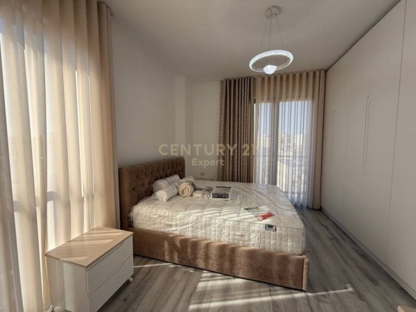 Tirane, jepet me qera apartament 2+1+Aneks+Ballkon Kati 7, 80 m² 800 € (Don Bosko)