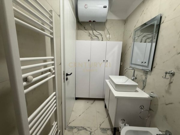 Tirane, jepet me qera apartament 2+1+Aneks+Ballkon Kati 7, 80 m² 800 € (Don Bosko)