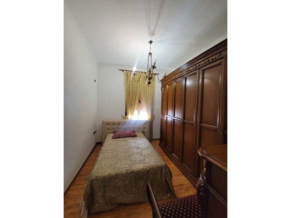 Tirane, jepet me qera Vile 2 Katshe Kati 2, 128 m² 1.100 € (Islam Alla)
