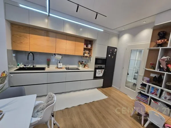 Tirane, shes apartament 2+1+Aneks+Ballkon Kati 6, 80 m² 200.000 € (Foleja e Gjelber)