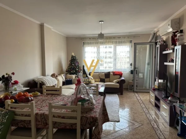 Tirane, jepet me qera apartament 2+1+Ballkon Kati 2, 100 m² 600 € (LIQENI THATE)