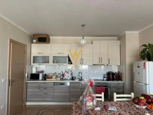 Tirane, jepet me qera apartament 2+1+Ballkon Kati 2, 100 m² 600 € (LIQENI THATE)