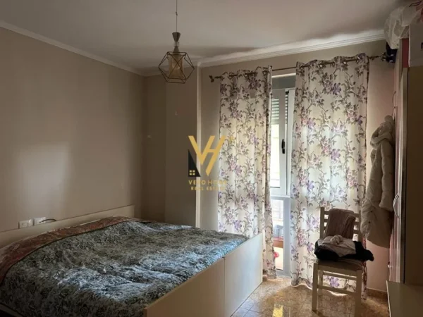 Tirane, jepet me qera apartament 2+1+Ballkon Kati 2, 100 m² 600 € (LIQENI THATE)