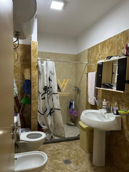 Tirane, jepet me qera apartament 2+1+Ballkon Kati 2, 100 m² 600 € (LIQENI THATE)