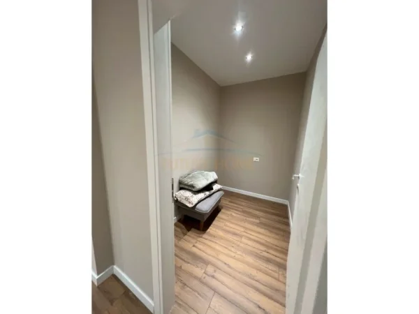 Tirane, jepet me qera apartament 2+1 Kati 4, 66 m² 600 € (Unaza e re)