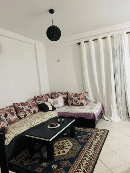 Tirane, jepet me qera apartament 1+1+Ballkon Kati 2, 65 m² 400 € (Kodra e Diellit prane Kishes Biblike)