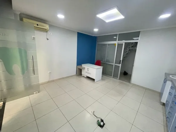 Tirane, shes dyqan Kati 0, 37 m² 72.000 € (Riza Cerova)