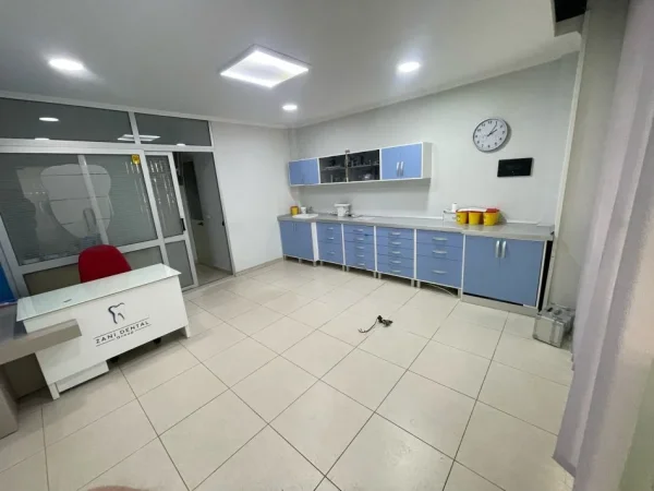 Tirane, shes dyqan Kati 0, 37 m² 72.000 € (Riza Cerova)