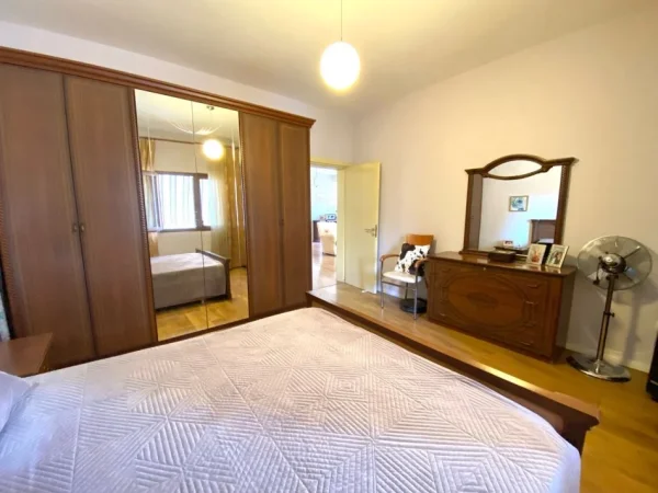 Tirane, shes apartament 2+1 Kati 3, 122 m² 210.000 € (vasil shanto)