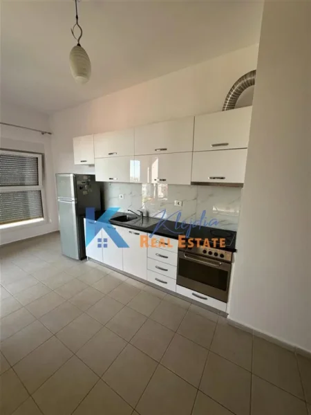 Tirane, jap me qera apartament 1+1+Ballkon Kati 8, 53 m² (Ali Dem, te kompleksi Mangalem)