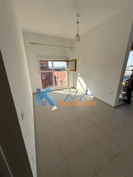 Tirane, jap me qera apartament 1+1+Ballkon Kati 8, 53 m² (Ali Dem, te kompleksi Mangalem)