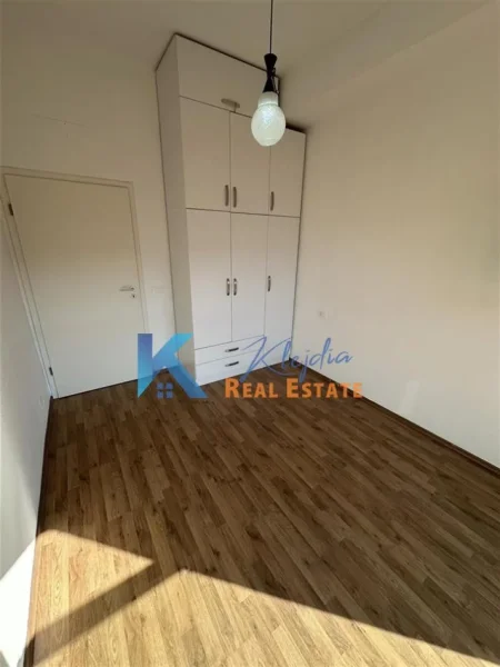 Tirane, jap me qera apartament 1+1+Ballkon Kati 8, 53 m² (Ali Dem, te kompleksi Mangalem)