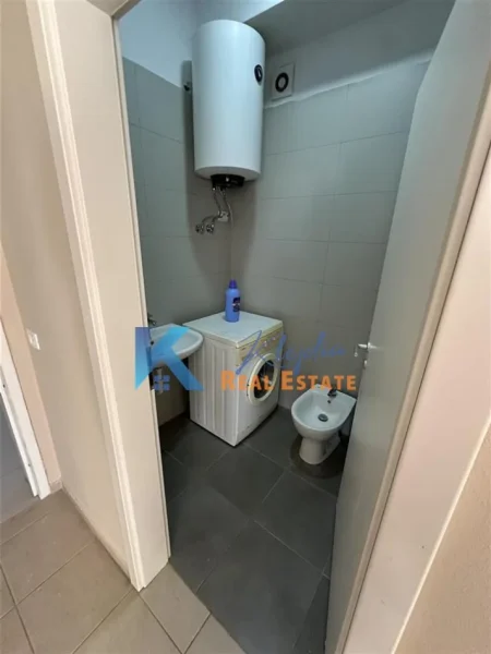 Tirane, jap me qera apartament 1+1+Ballkon Kati 8, 53 m² (Ali Dem, te kompleksi Mangalem)