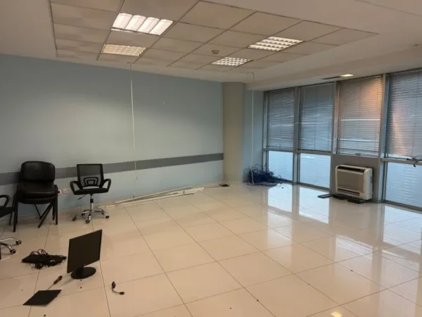 Tirane, jepet me qera zyre Kati 11, 220 m² 2.400 € (SELVIA)