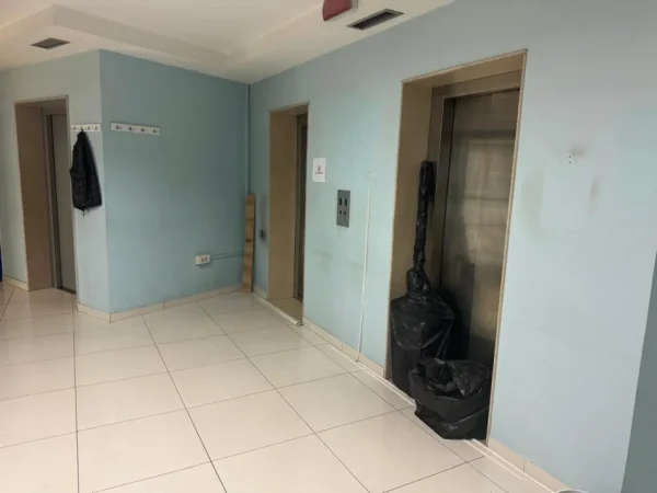 Tirane, jepet me qera zyre Kati 11, 220 m² 2.400 € (SELVIA)