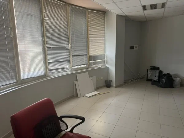 Shqiperi, jepet me qera zyre Kati 11, 50 m² 600 € (SELVIA)