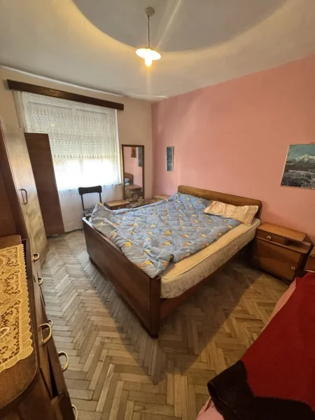 Tirane, jepet me qera apartament 2+1+Ballkon Kati 4, 70 m² 400 € (21 Dhjetori perballe me shkollen Sabaudin Gabrani)