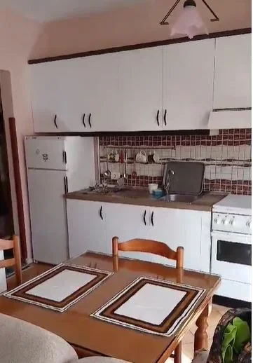 Tirane, jepet me qera apartament 2+1 Kati 2, 96 m² 600 € (KOMUNA E PARISIT)
